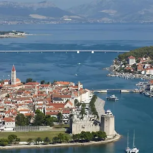 https://apartments-mijo-trogir.hotels-in-trogir.com